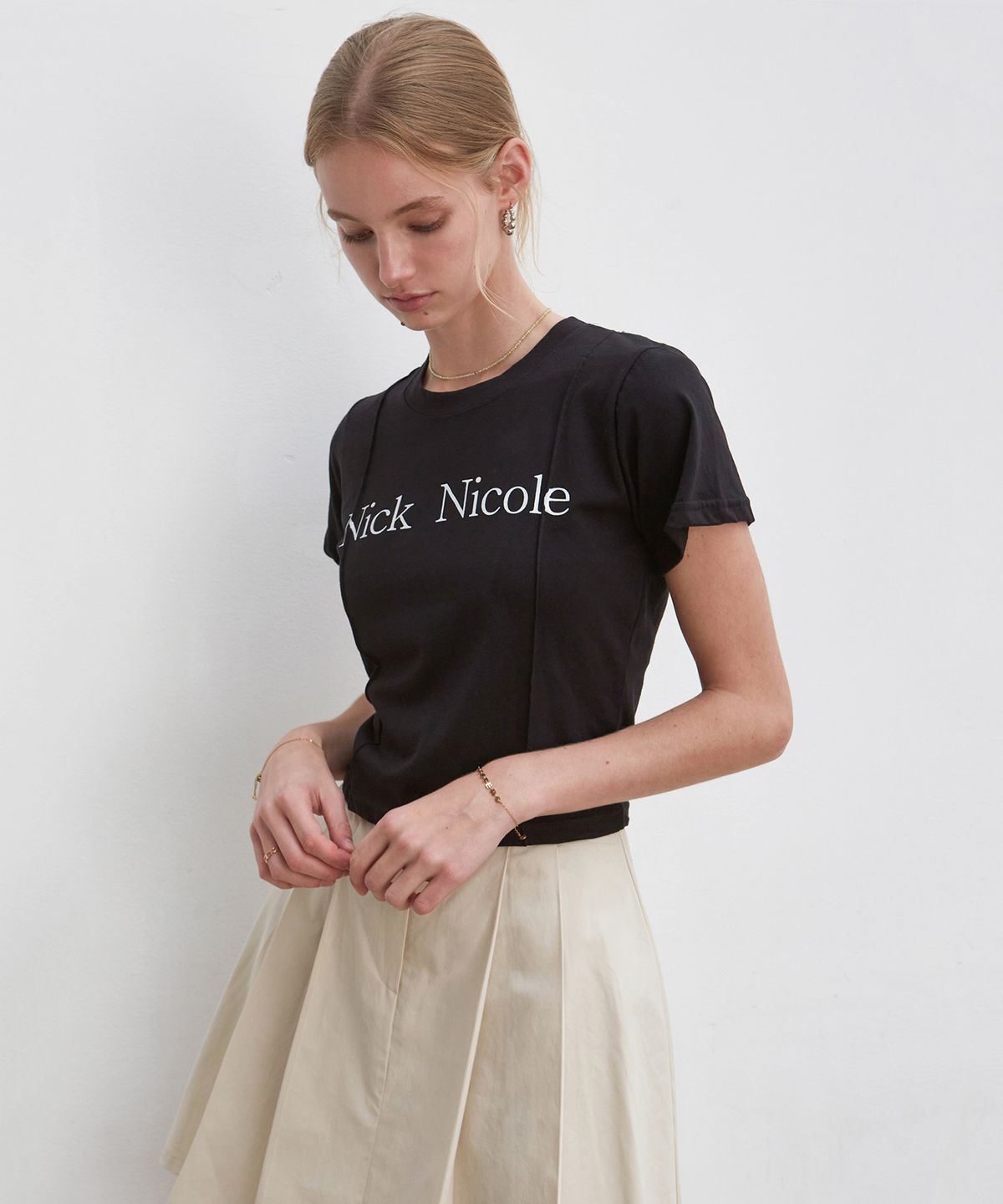 닉앤니콜(NICK&NICOLE) NICOLE PINTUCK CROP TEE_BLACK