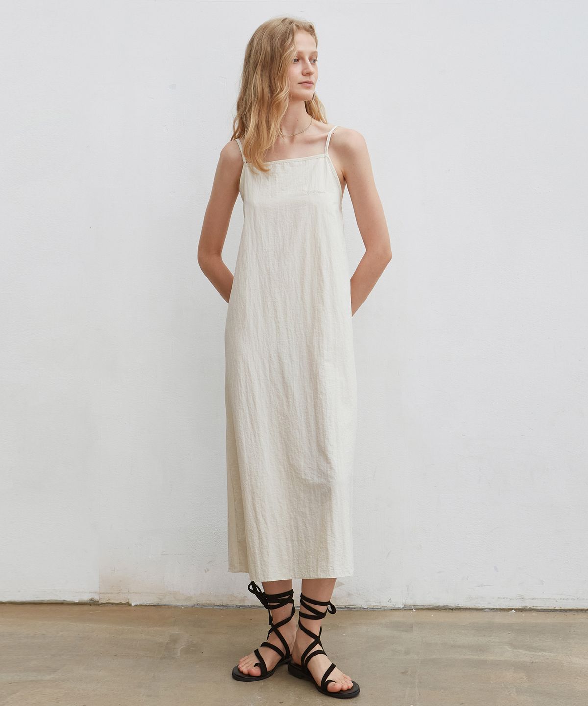 닉앤니콜(NICK&NICOLE) MOOD SLEEVELESS LONG DRESS_CREAM