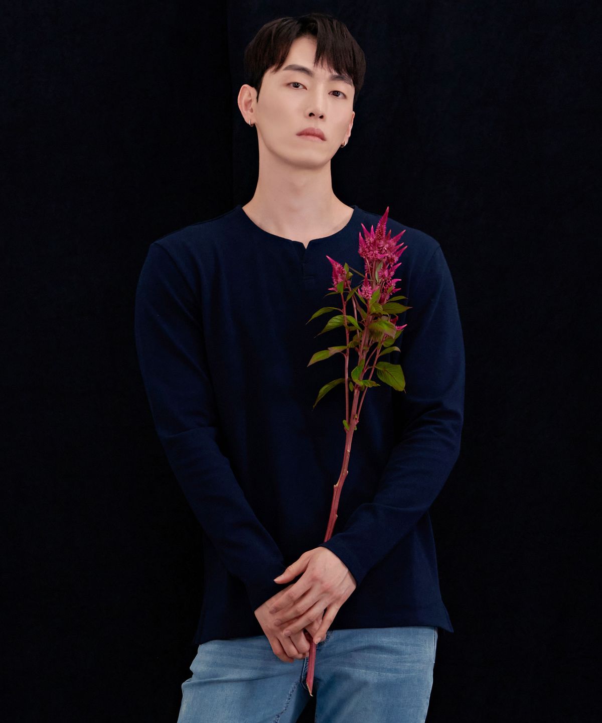 체이스컬트(CHASECULT) 남성 넥 변형 트임 티셔츠-BEZK5111B04