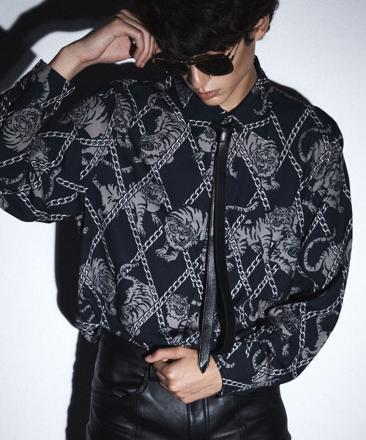 언티지(UNTAGE) 호랑이 프린트 셔츠[Black(UNISEX)]_UTS-FS19