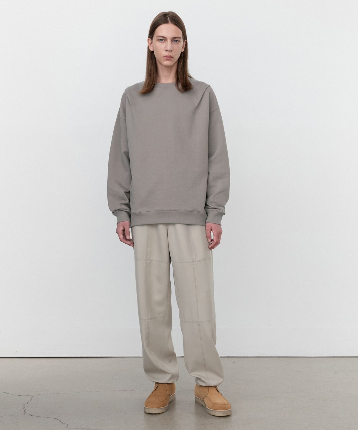 인사일런스(INSILENCE) 다트 포인트 오버핏 스웨트셔츠 ASH BEIGE