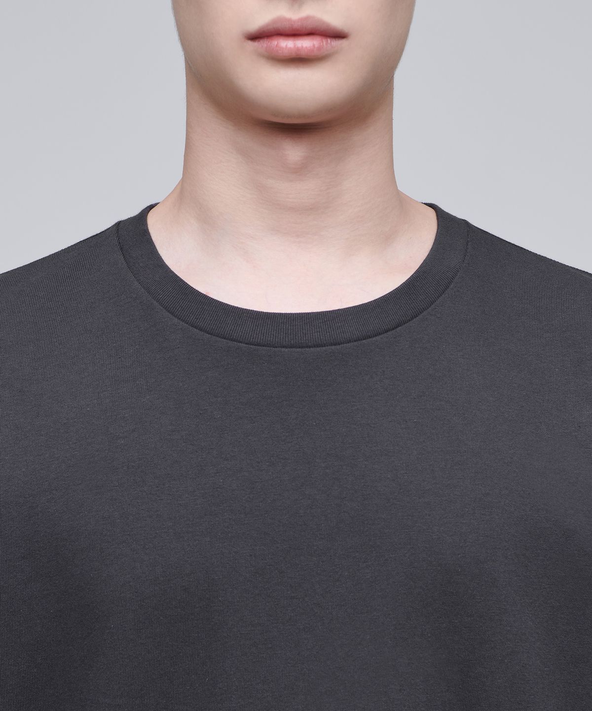 무신사 스탠다드(MUSINSA STANDARD) 레이어드 크루 넥 긴소매 티셔츠_일반 기장 [다크 그레이]