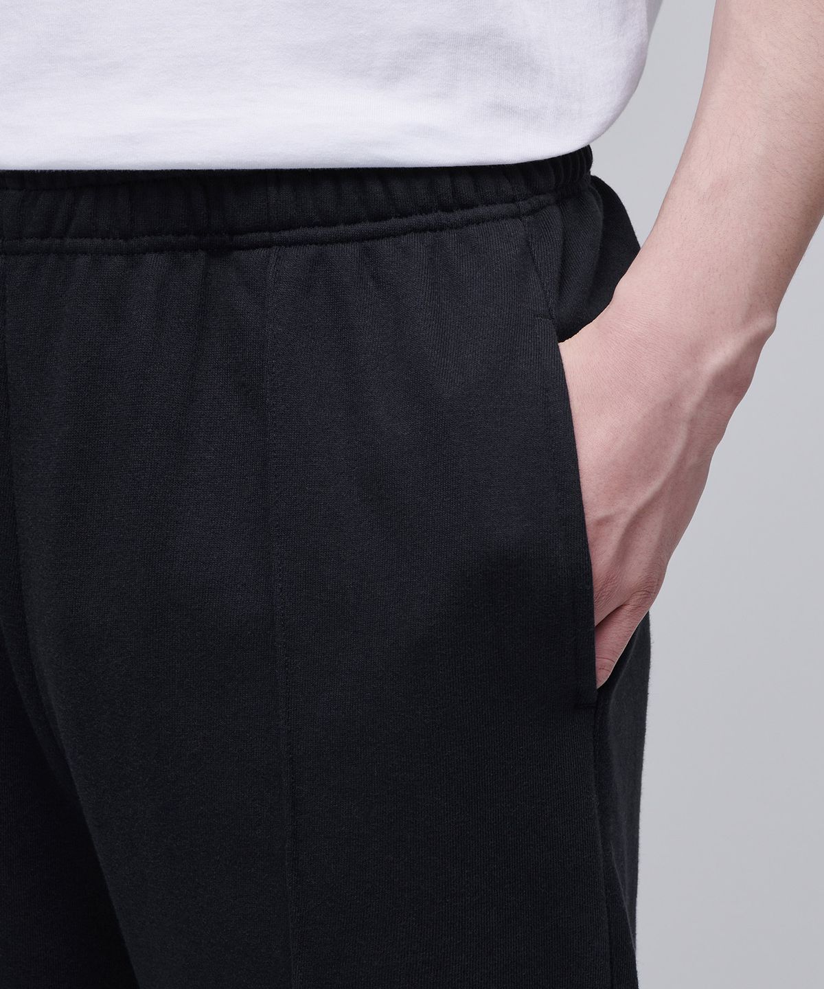 무신사 스탠다드(MUSINSA STANDARD) 핀 턱 라운지 스웨트 팬츠 [블랙]