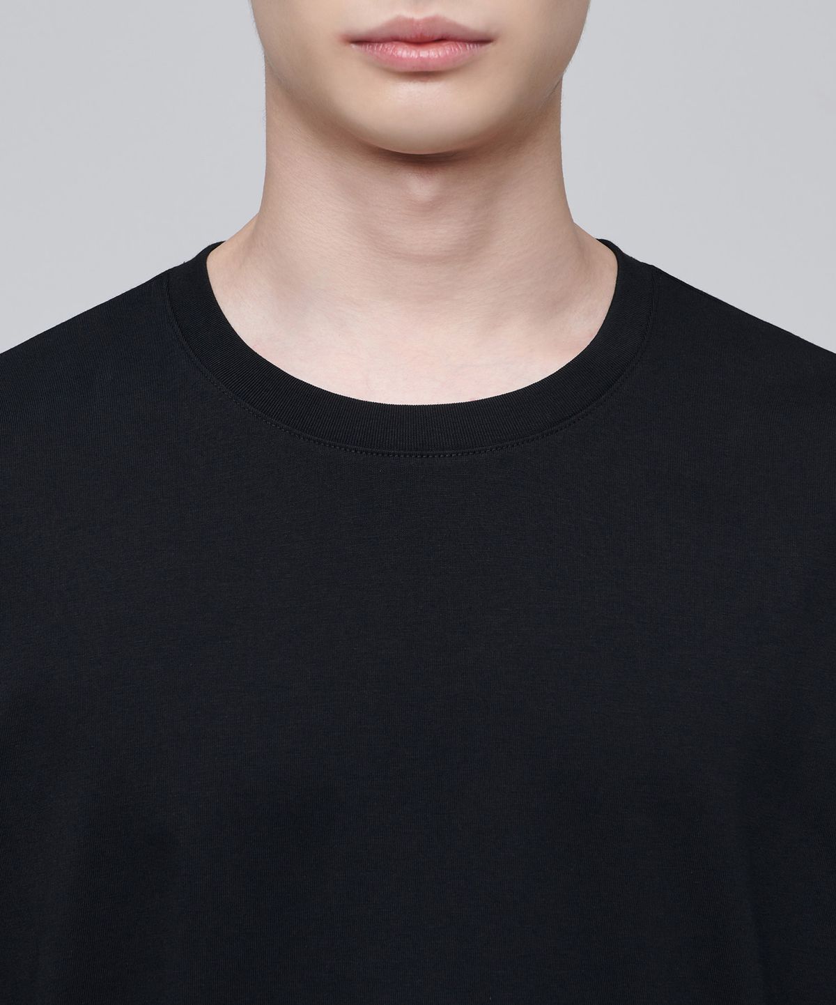 무신사 스탠다드(MUSINSA STANDARD) 수피마 릴렉스드 크루 넥 긴소매 티셔츠 [블랙]