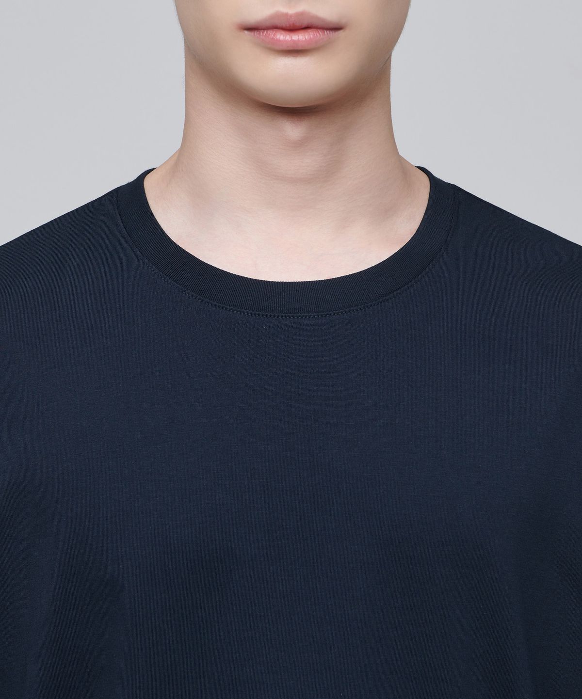 무신사 스탠다드(MUSINSA STANDARD) 수피마 릴렉스드 크루 넥 긴소매 티셔츠 [네이비]