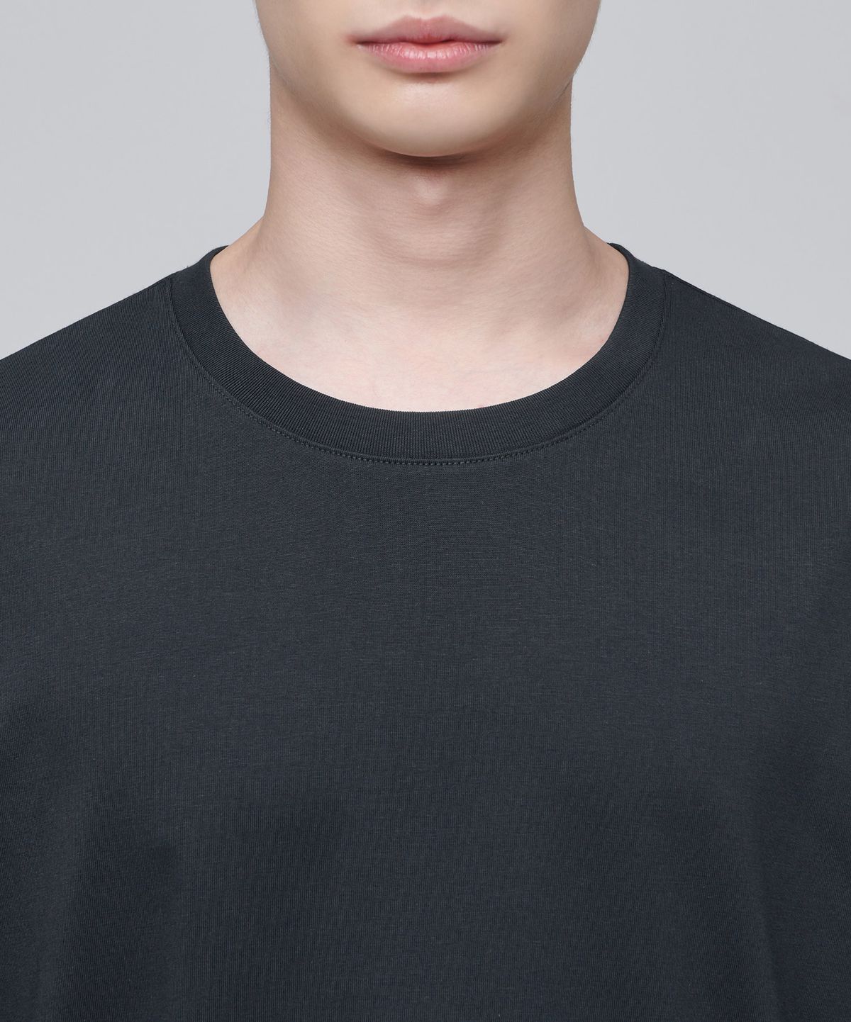 무신사 스탠다드(MUSINSA STANDARD) 수피마 릴렉스드 크루 넥 긴소매 티셔츠 [다크 그레이]