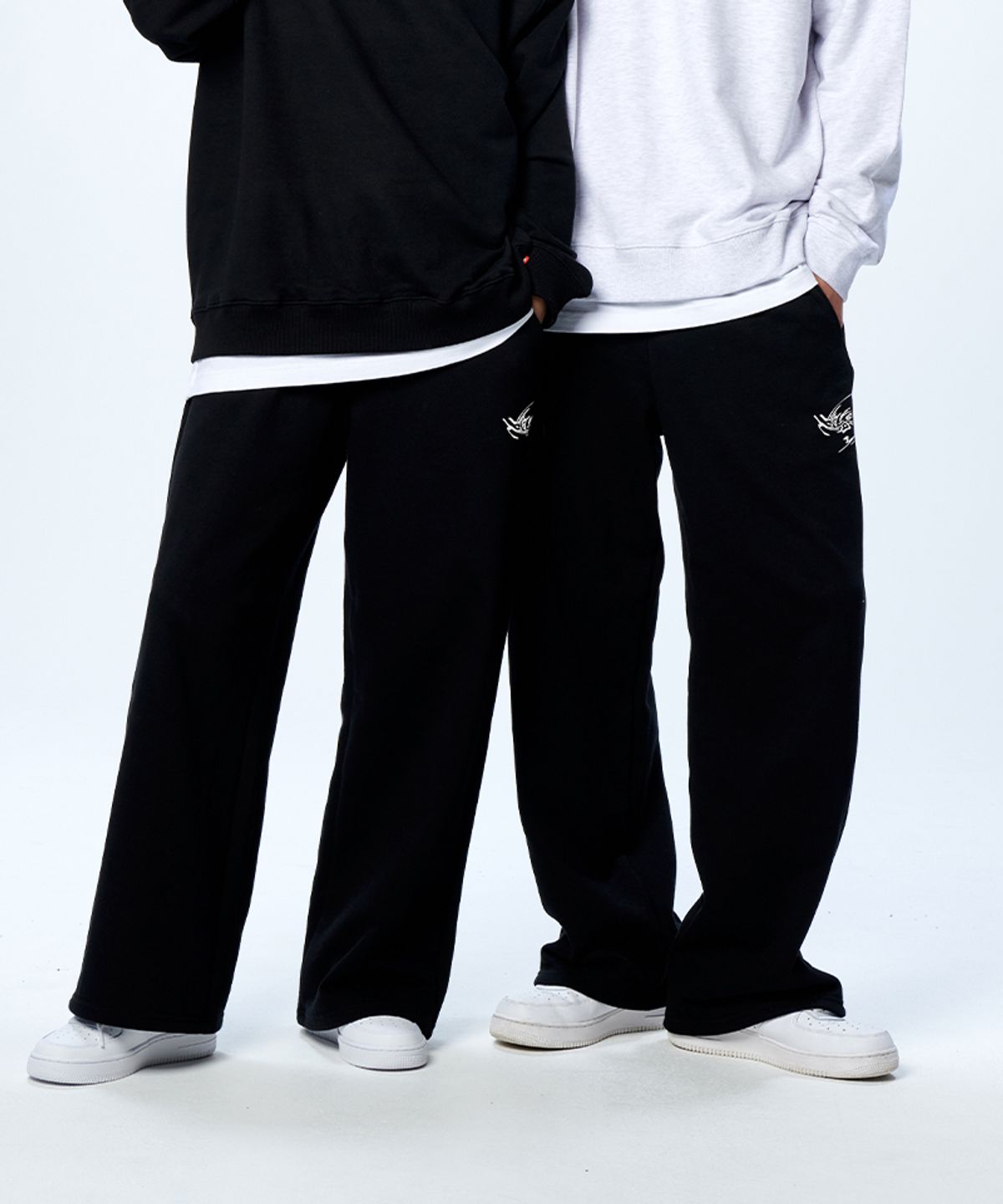 아티스트웨어(ARTISTWEAR) [ATW X 카욘] 쉐입워크 와이드 밴딩 팬츠 _BK