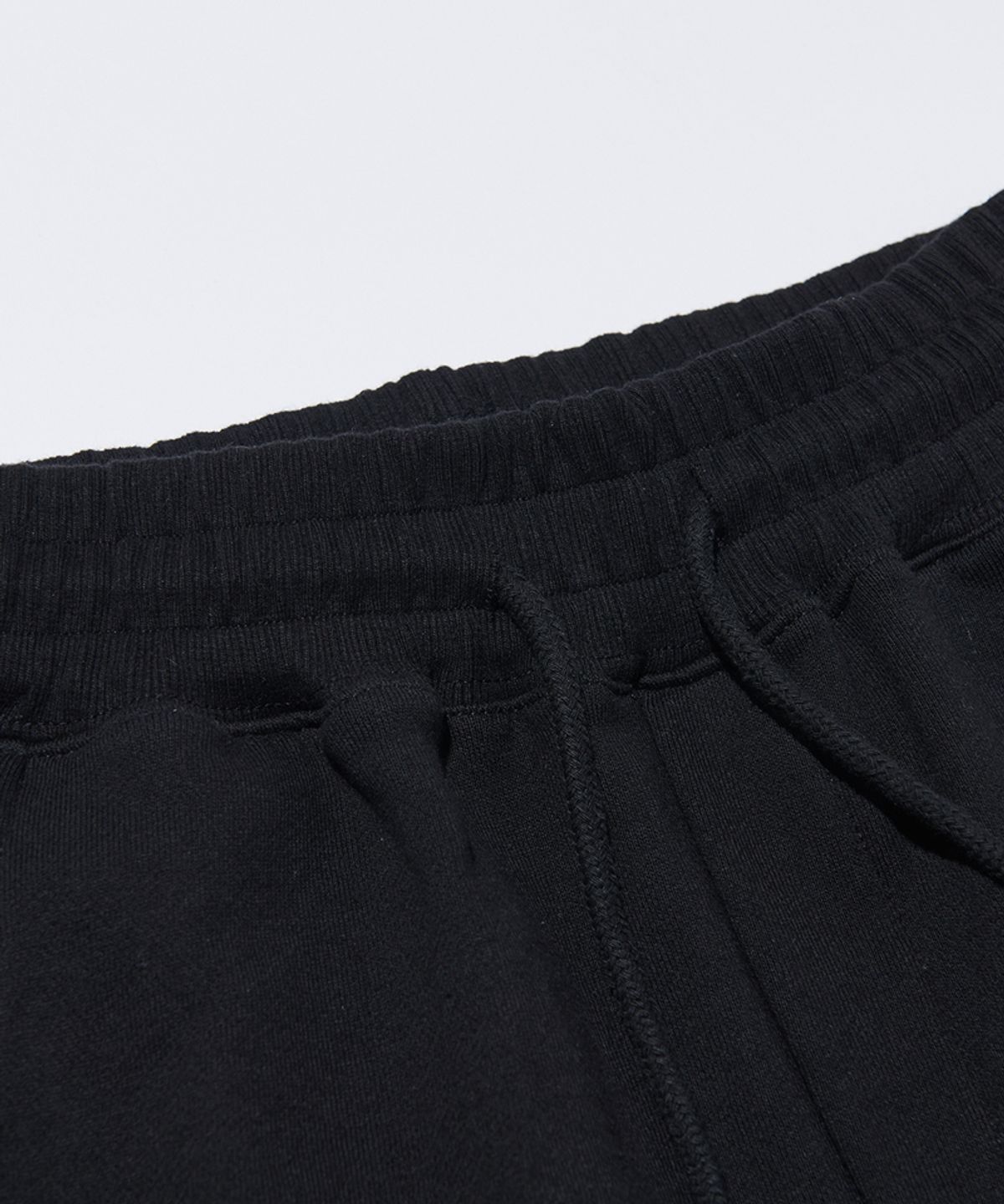 아티스트웨어(ARTISTWEAR) [ATW X 카욘] 쉐입워크 와이드 밴딩 팬츠 _BK