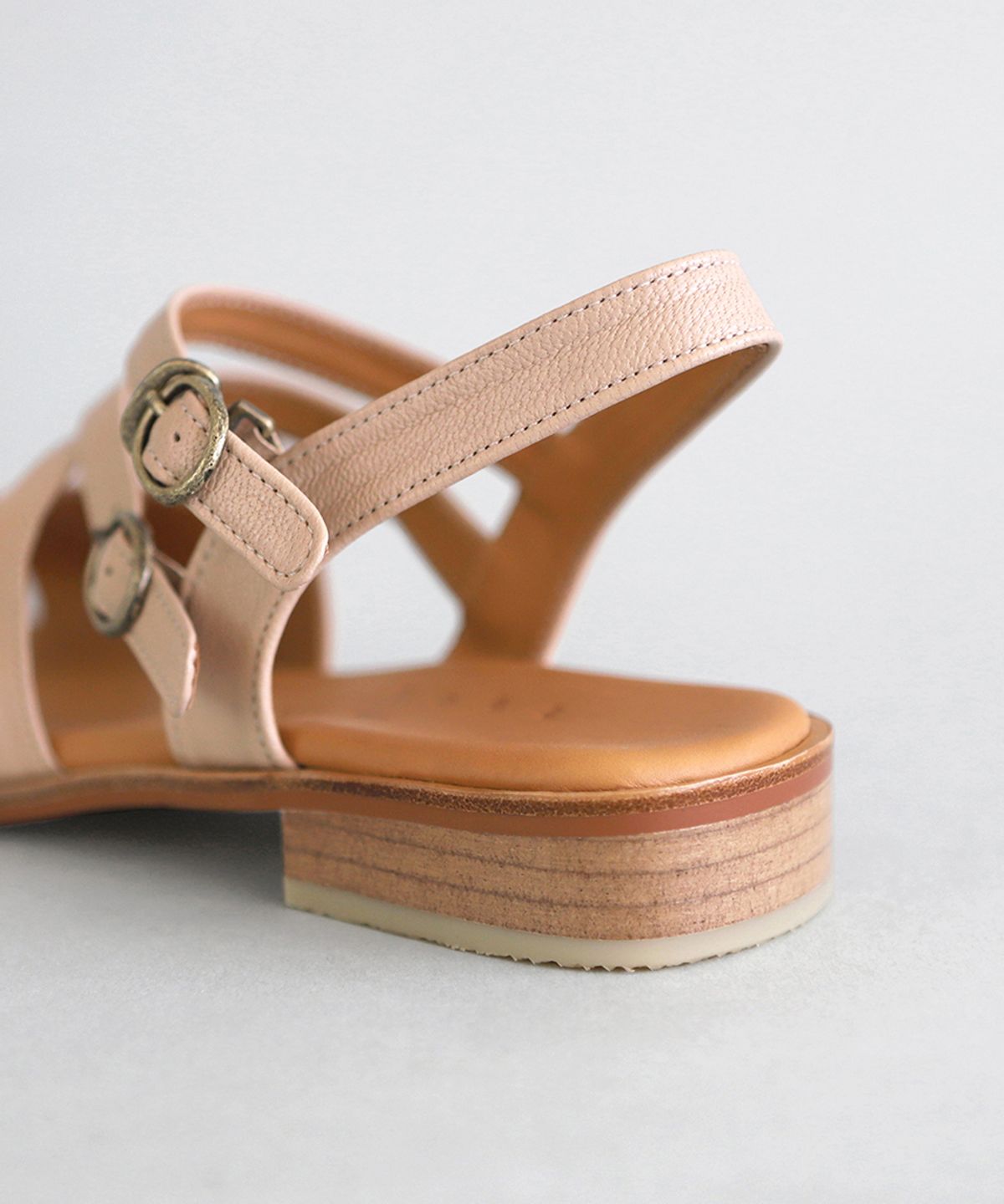 흰(HEENN) Leather Crossover Sandals . Pink Beige