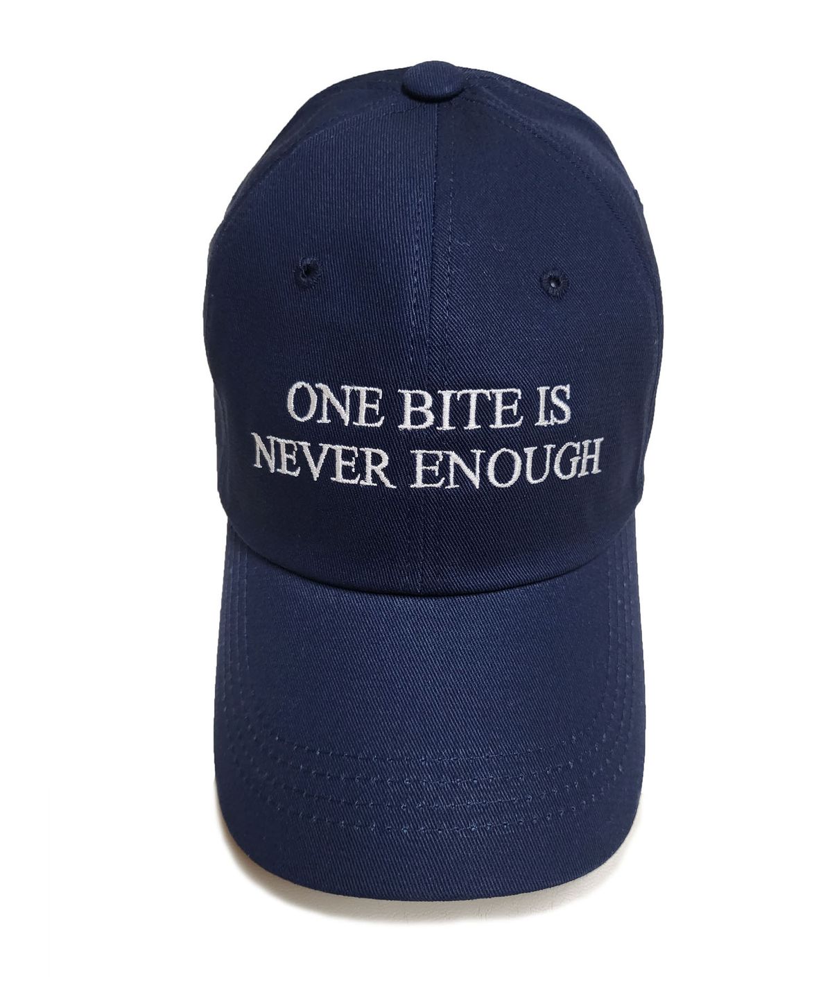 오바인(OBINE) ONE BITE IS NEVER ENOUGH 레터링 소프트 볼캡 네이비