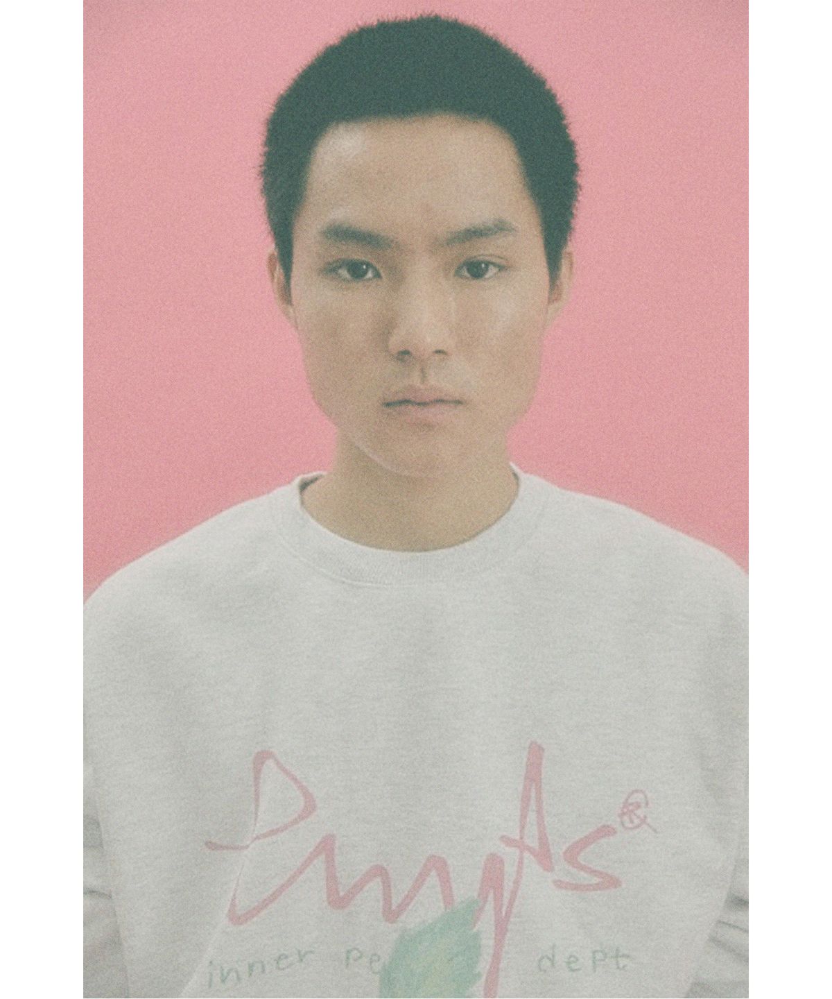 피지컬 디파트먼트(PHYSICAL DEPARTMENT) 스트로베리 스웨트셔츠_아이보리