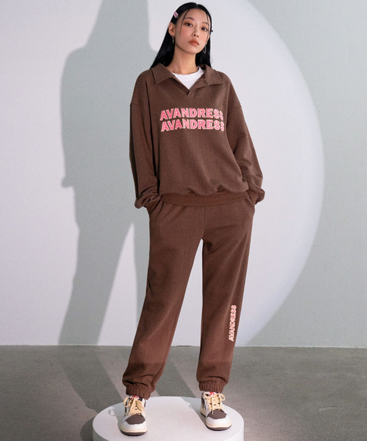 어반드레스(AVANDRESS) VIVID APPLIQUE JOGGER PANTS - 5COL