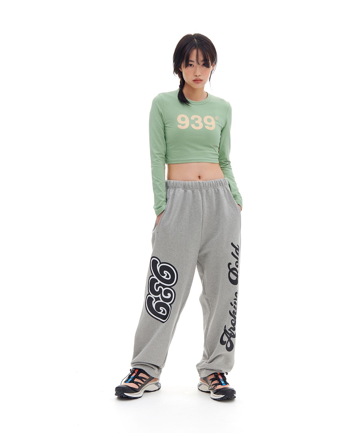 아카이브 볼드(ARCHIVE BOLD) 939 LOGO CROP LONG SLEEVE (PALE SAGE)