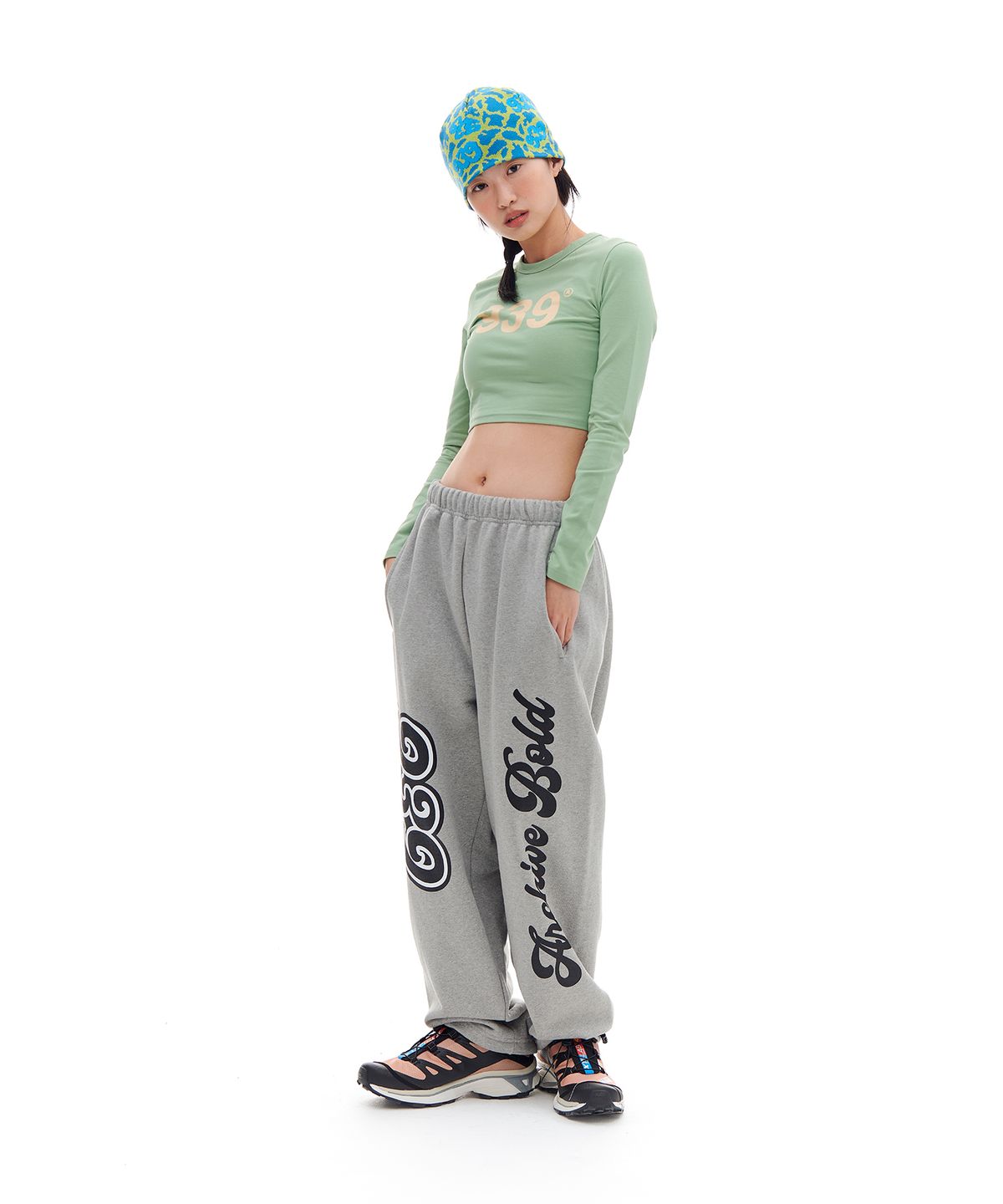 아카이브 볼드(ARCHIVE BOLD) 939 LOGO CROP LONG SLEEVE (PALE SAGE)