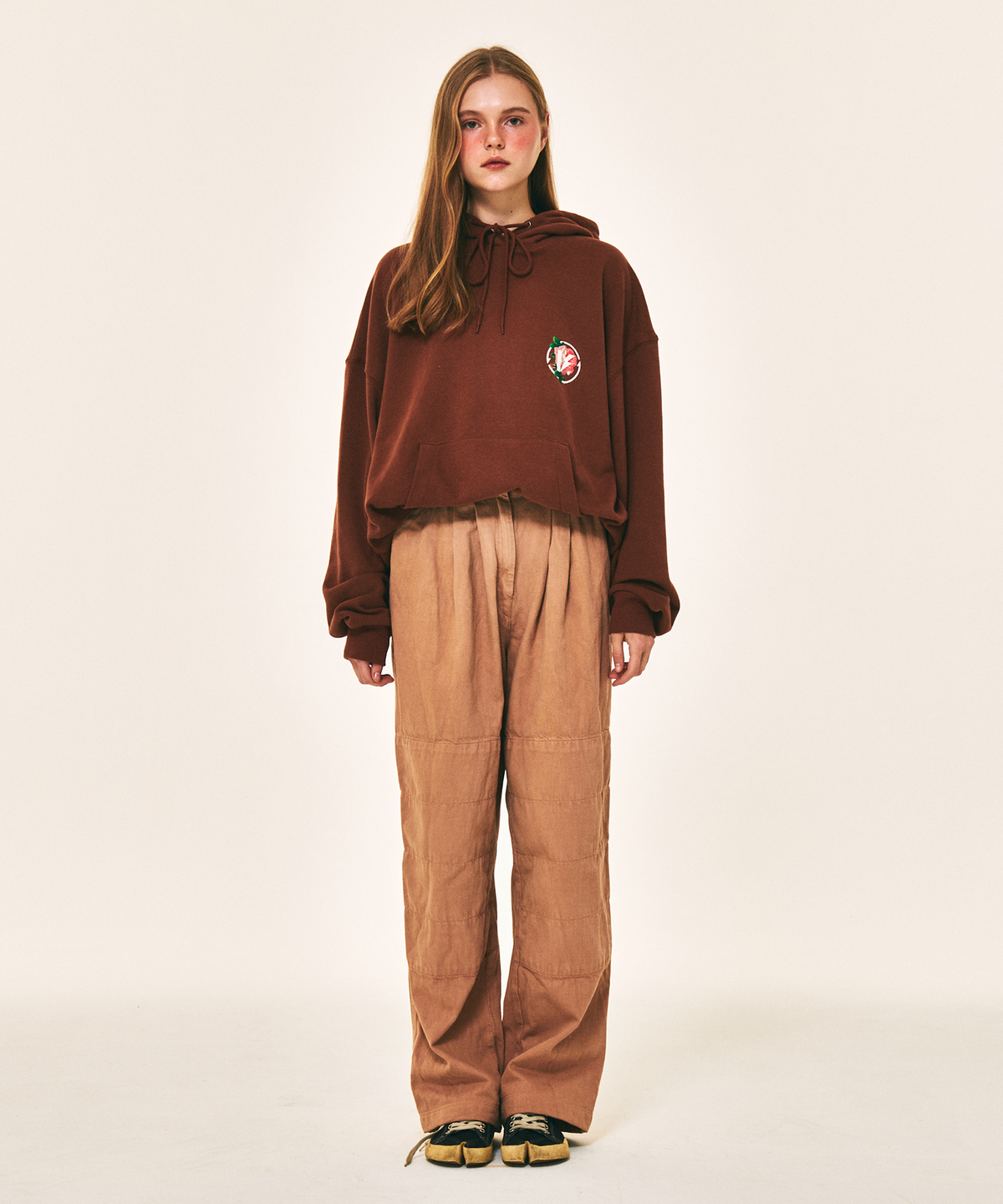 벌스원(VERSE ONE) FLOWER SYMBOL LOGO PULLOVER HOODIE BROWN