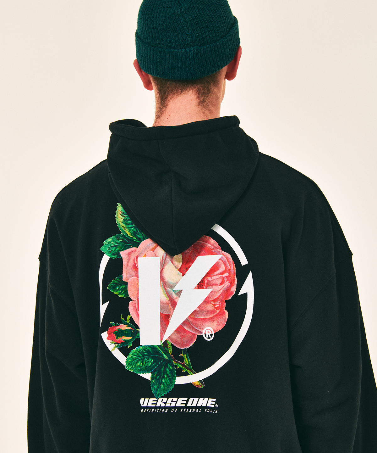 벌스원(VERSE ONE) FLOWER SYMBOL LOGO PULLOVER HOODIE BLACK
