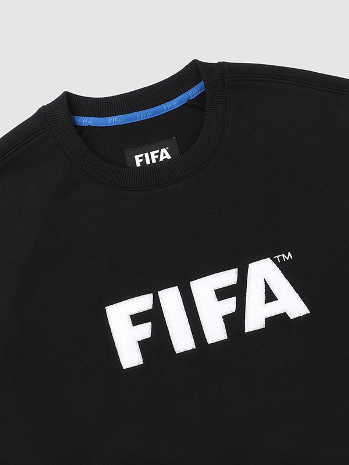 피파 1904(FIFA 1904) 에센셜 부클 자수 맨투맨(기모) 블랙(FF24MR14U_160)