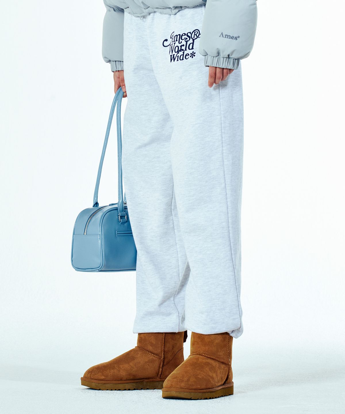 아메스 월드와이드(AMES-WORLDWIDE) SIGNATURE LOGO SWEATPANTS LIGHT GREY  (AM2CFUPA00A)
