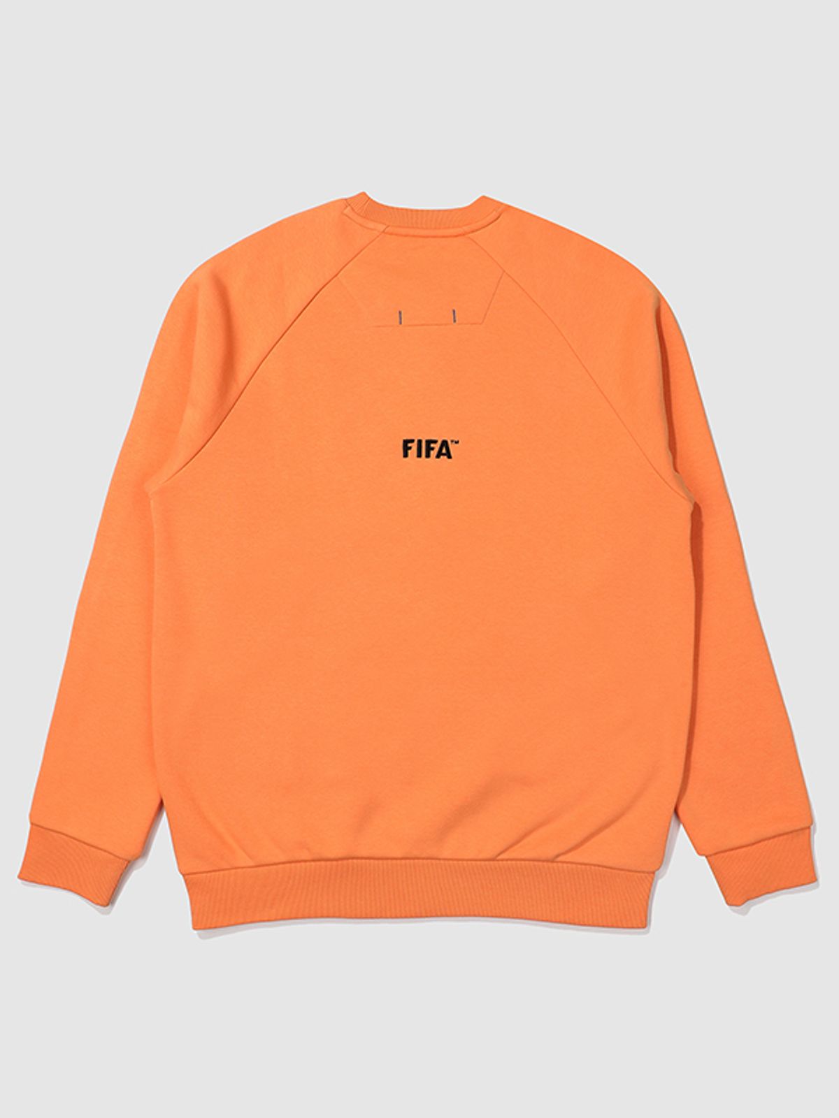 피파 1904(FIFA 1904) 에센셜 부클 자수 맨투맨(기모) 오렌지(FF24MR14U_500)