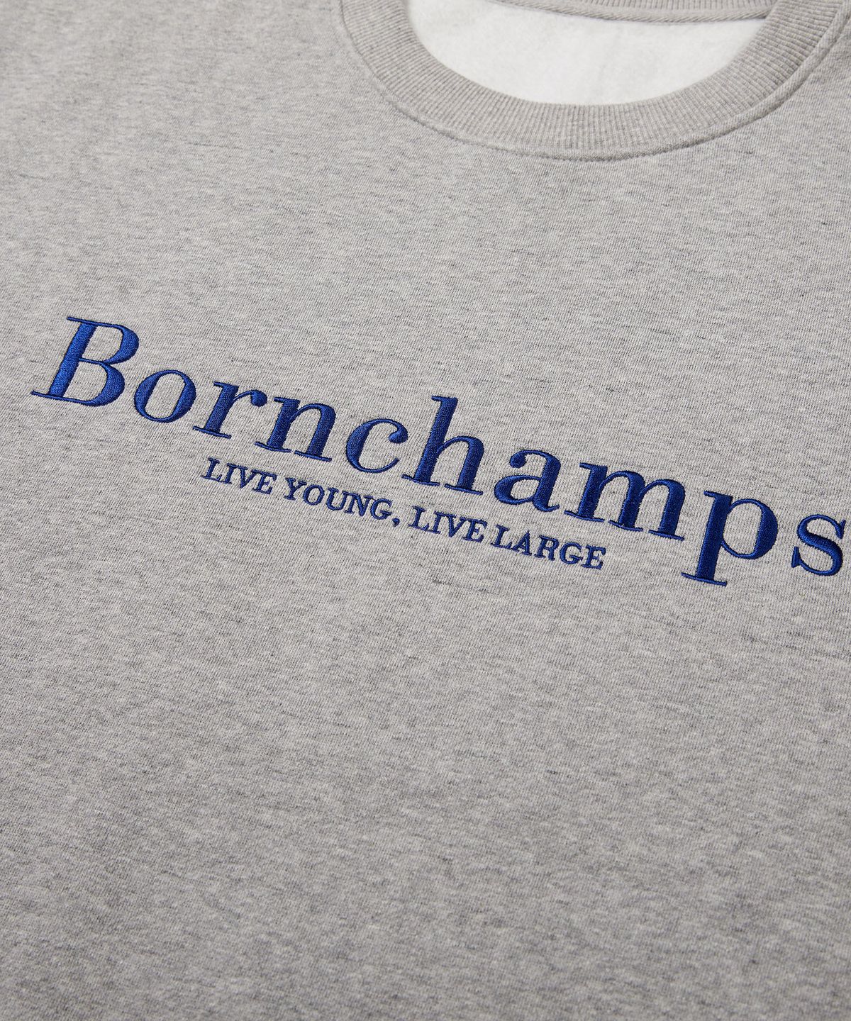 본챔스(BORN CHAMPS) 세리프 로고 맨투맨 B22FT07GY