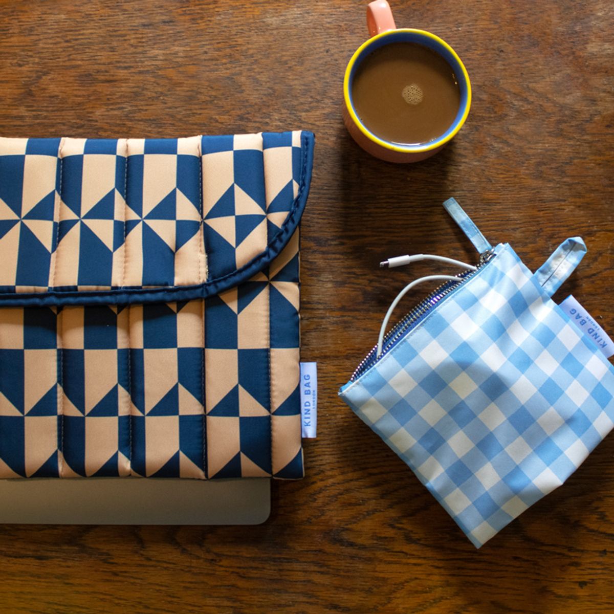 카인드백 런던(KIND BAG LONDON) 13인치 랩탑 슬리브-네이비 커피