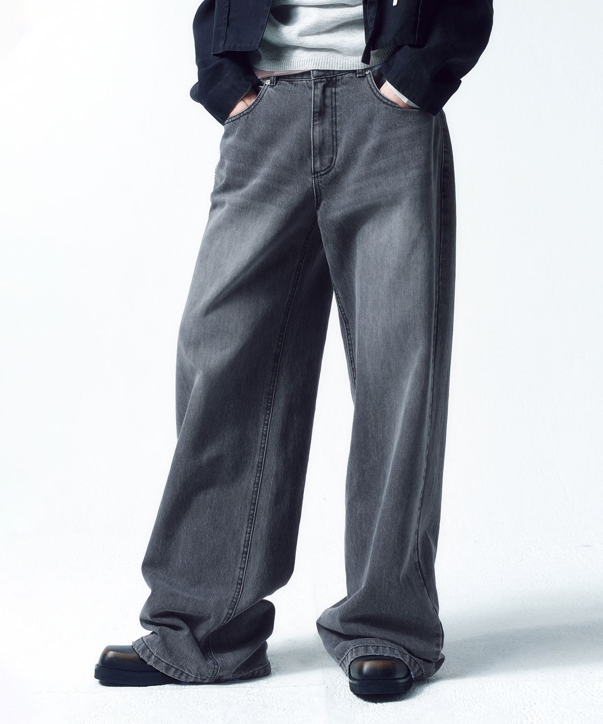 인사일런스 우먼(INSILENCE WOMEN) [CALIK] 로우 웨이스트 와이드 진 ASH GREY