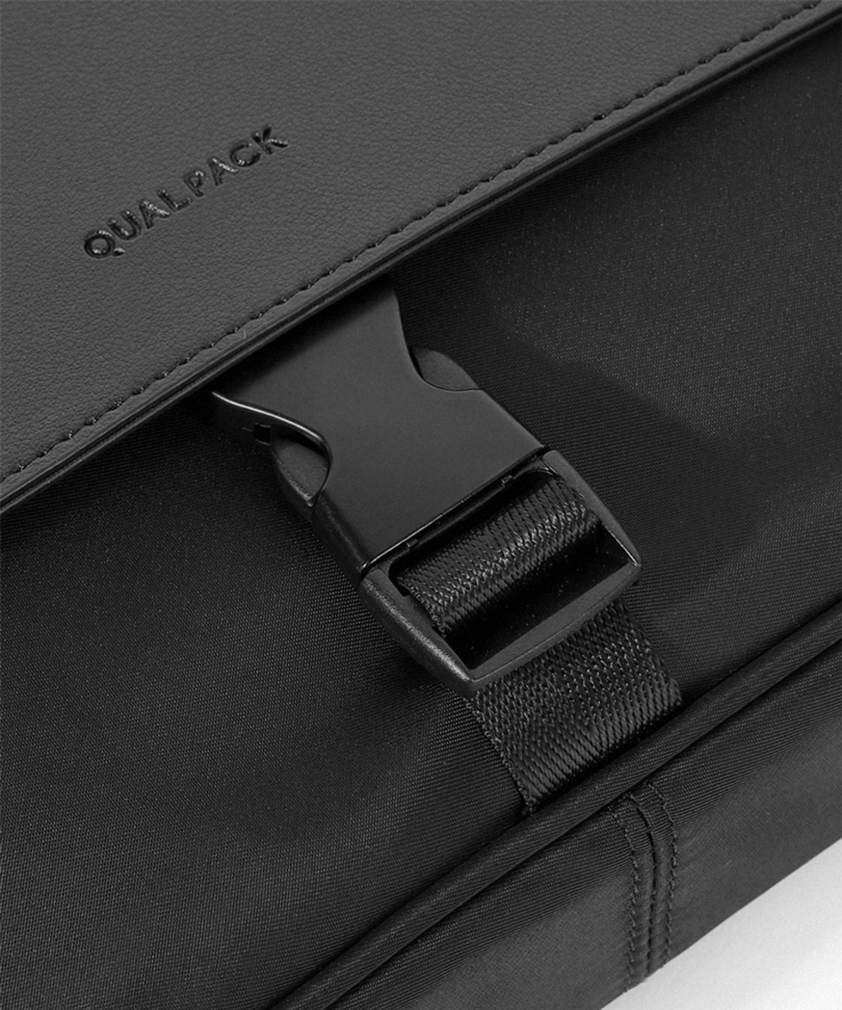 퀄팩(QUALPACK) 커렌트 스몰 메신저백 341