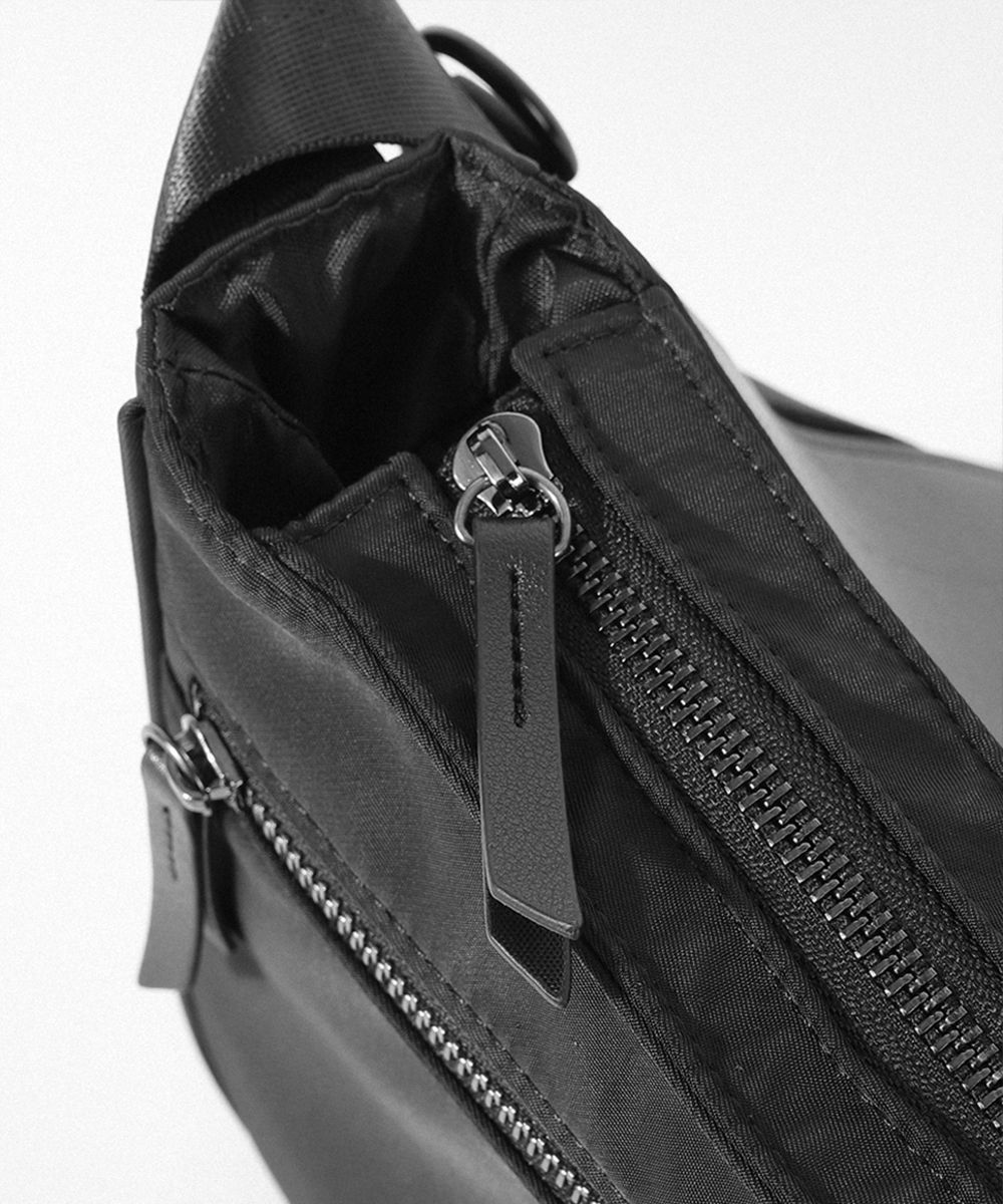 MUSINSA | QUALPACK Current Small Messenger Bag 341