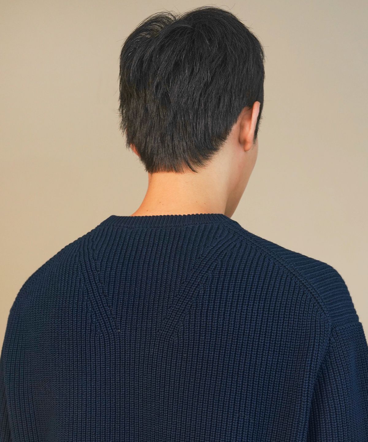 인템포무드(INTEMPOMOOD) 하찌 엘보 볼륨 풀오버_네이비