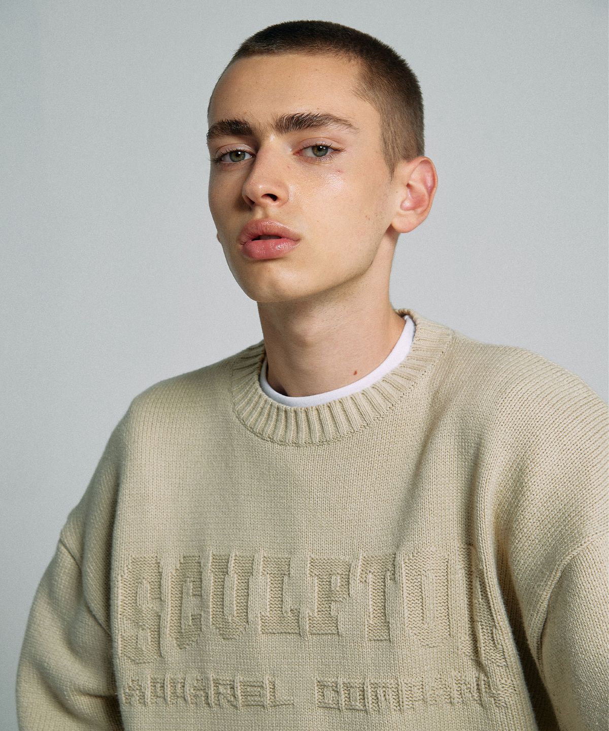스컬프터(SCULPTOR) Varsity Crewneck Sweater Natural