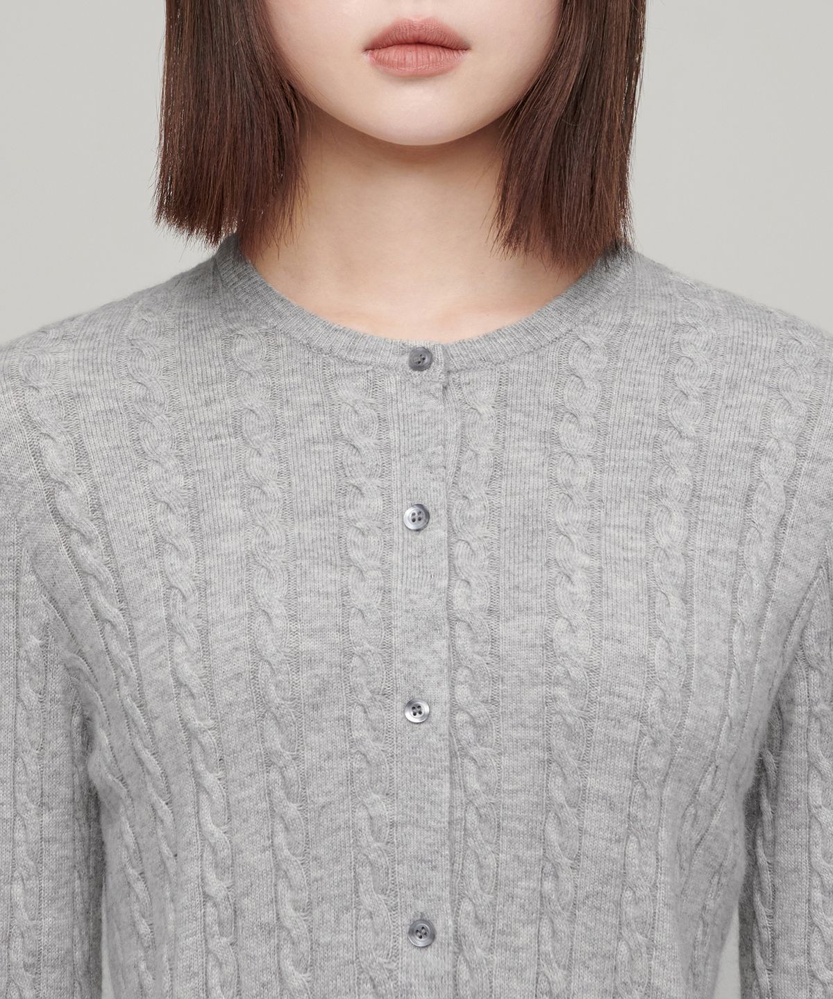 무신사 스탠다드 우먼(MUSINSA STANDARD WOMAN) 우먼즈 앙고라 블렌드 케이블 라운드 넥 가디건 [라이트 그레이]