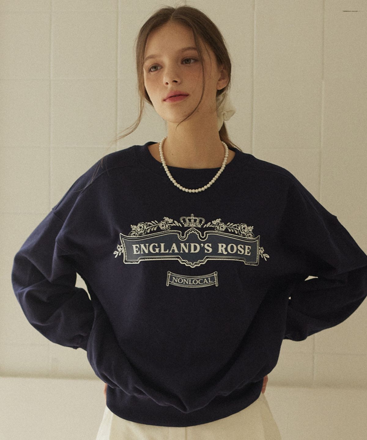 논로컬(NONLOCAL) Emblem flag Sweatshirt - Navy