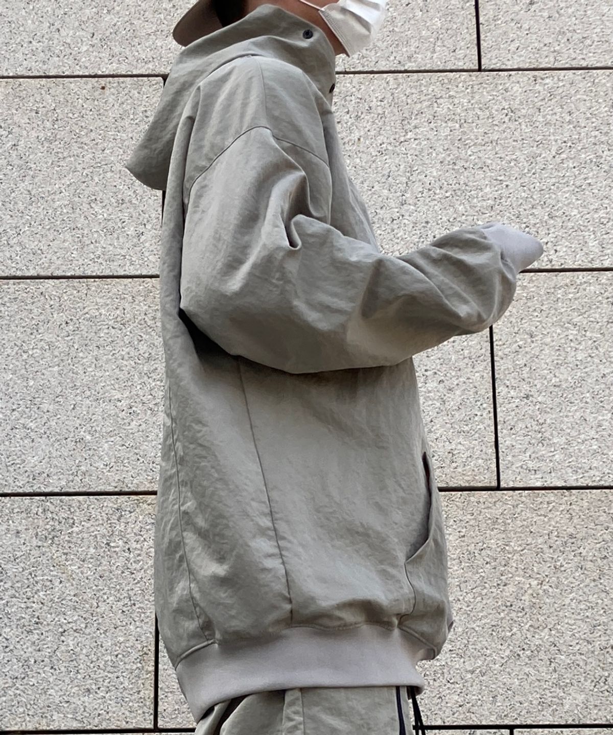 나우바우(NOWBAU) 패스티시 백슬릿 후디 t