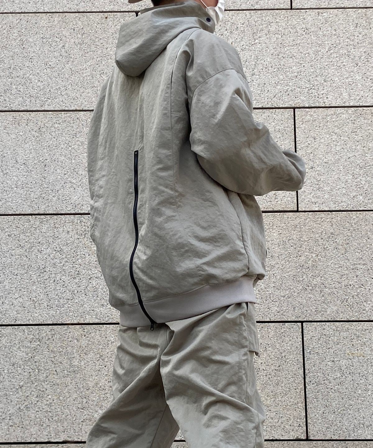 나우바우(NOWBAU) 패스티시 백슬릿 후디 t