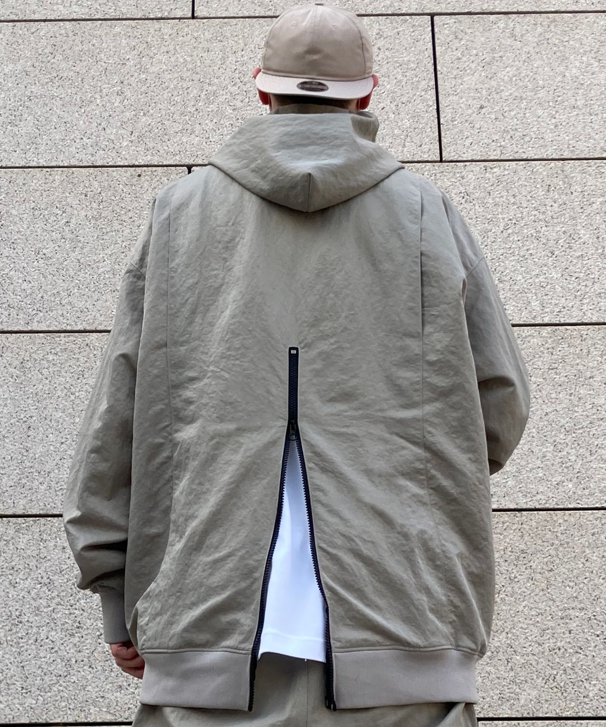 나우바우(NOWBAU) 패스티시 백슬릿 후디 t