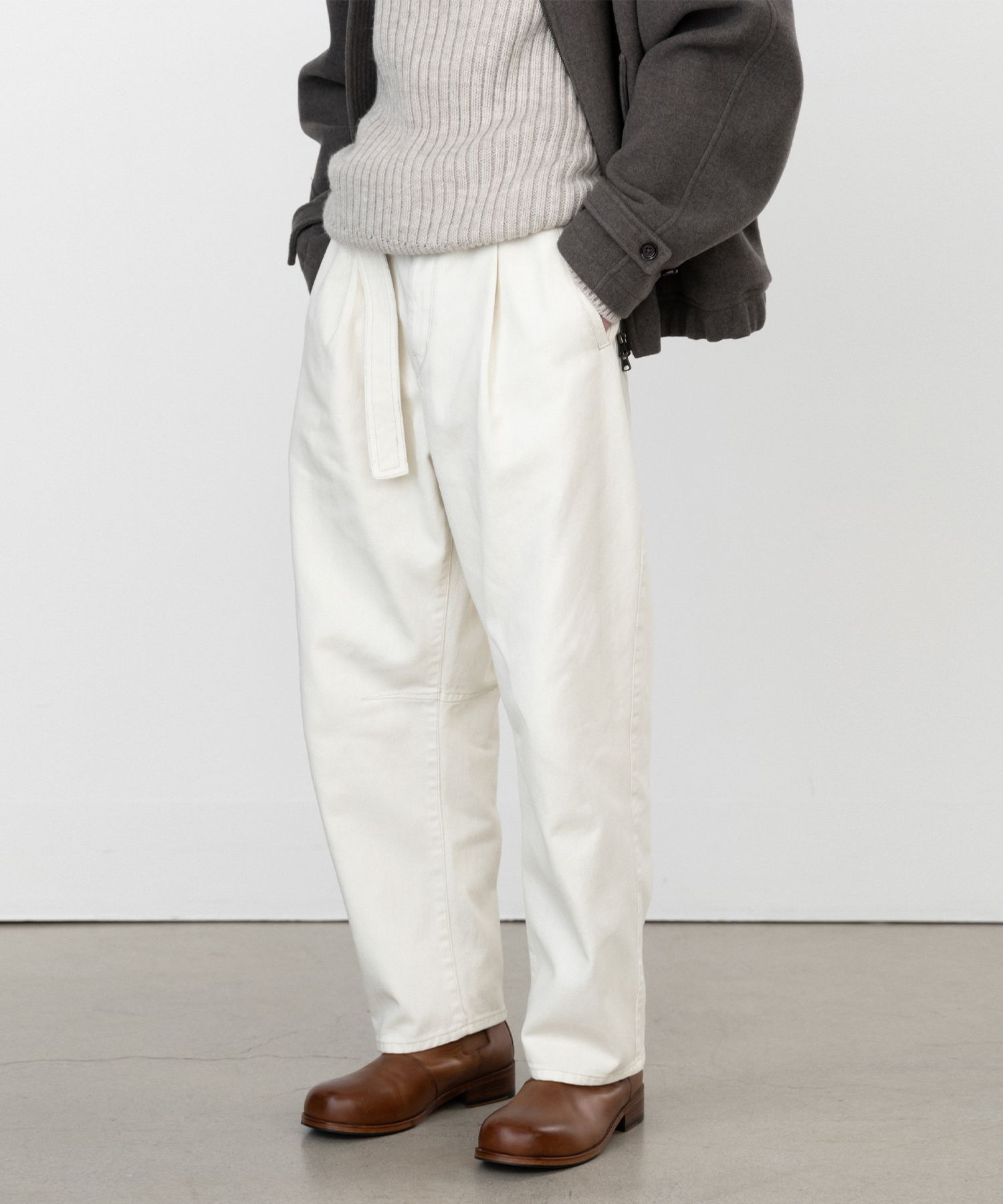 MUSINSA | INSILENCE Curved Pleated Denim Pants EXTRA WHITE