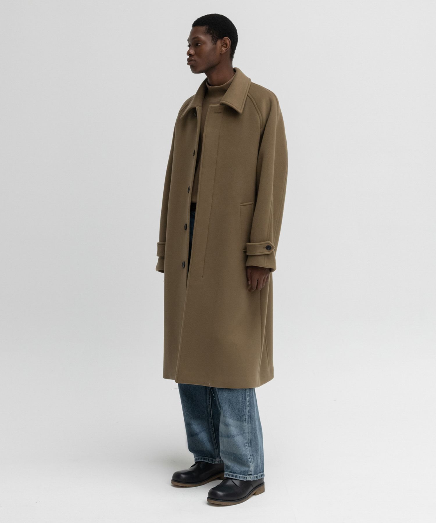 MUSINSA | INSILENCE MTR Cashmere Balmacaan Coat DEEP BEIGE