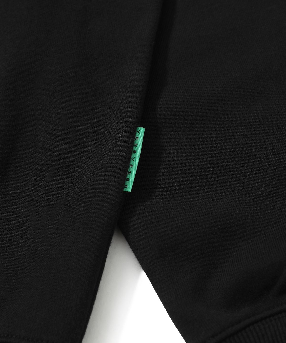 예스아이씨(YESEYESEE) [22FW] Arch Logo Hoodie Black