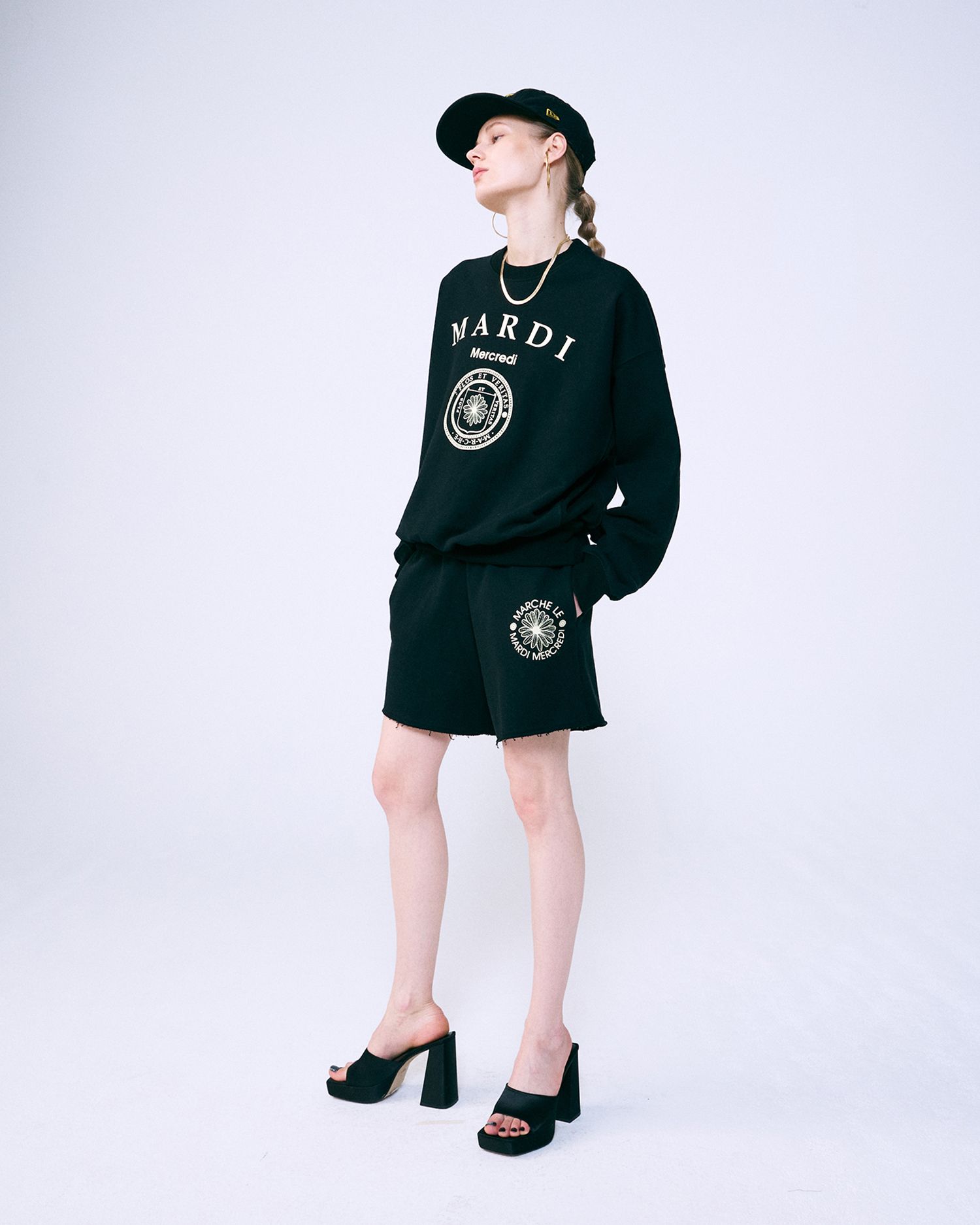 ●Mardi Mercredi●SWEAT SHORTS MARCHE EMBLEM_OATMEAL Mardi Mercredi - Sweat Shorts Marche Emblem Oatmeal Black