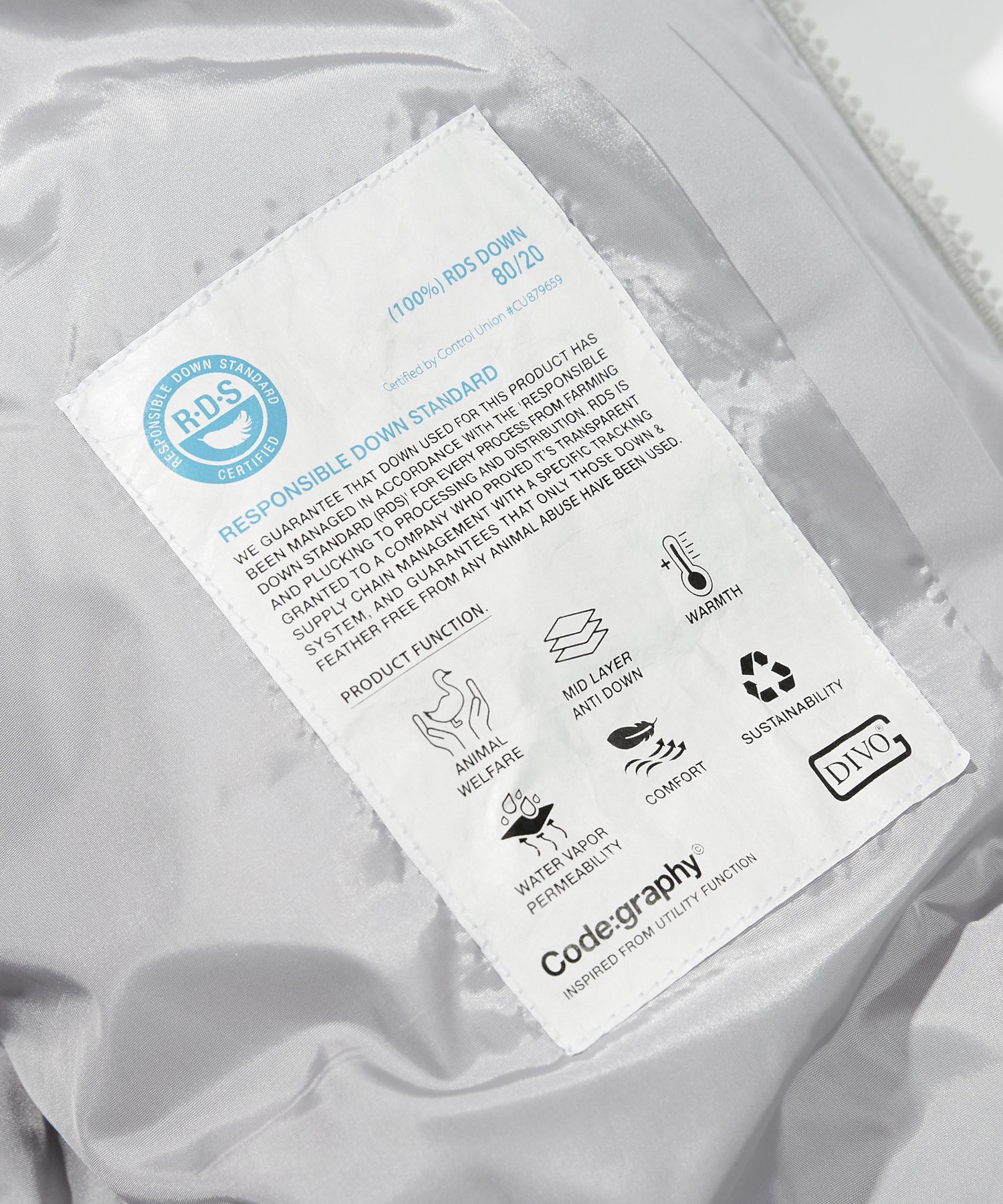 MUSINSA | Codegraphy [DIVO] RDS Essential Pupa Short Down