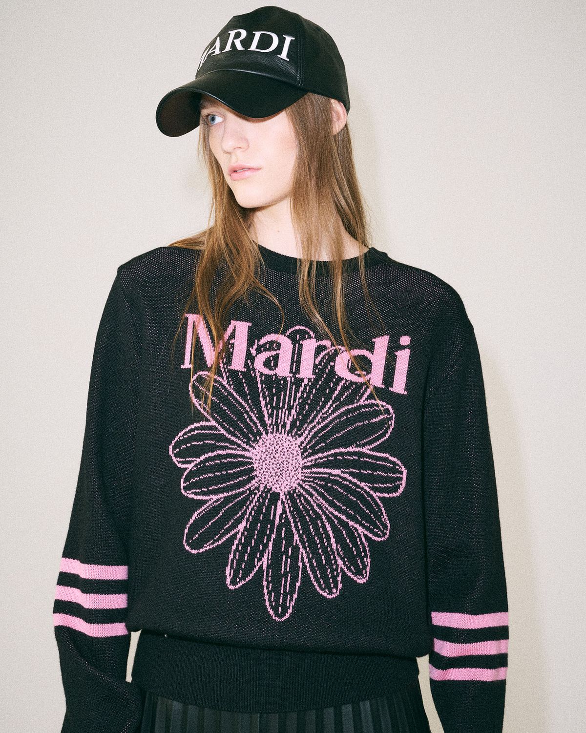 마르디 메크르디 악티프(MARDI MERCREDI ACTIF) 마르디 플라워 니트 풀오버 블랙