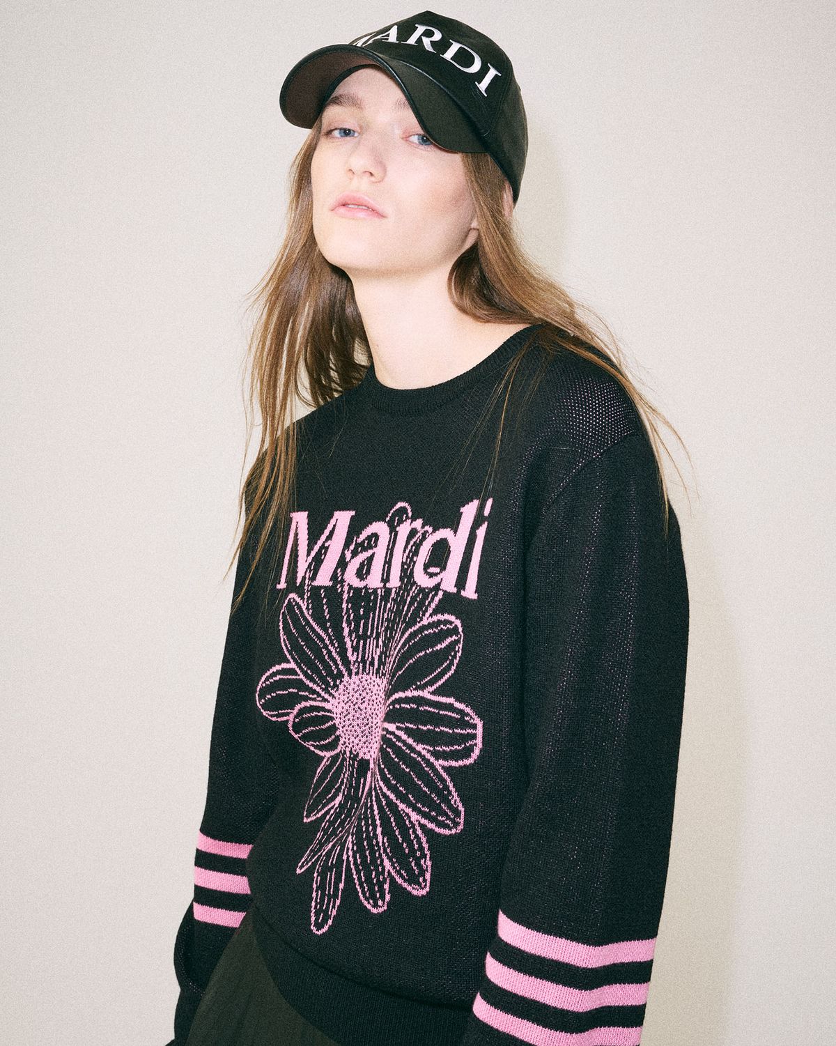 마르디 메크르디 악티프(MARDI MERCREDI ACTIF) 마르디 플라워 니트 풀오버 블랙