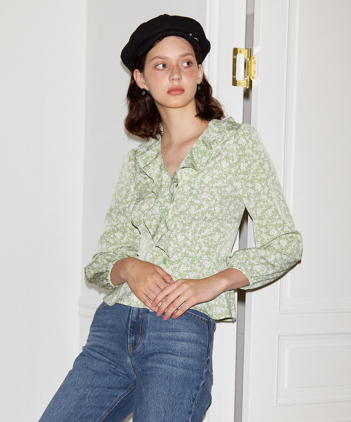살롱 드 욘(SALON DE YOHN) Puff Shoulder Ruffle Blouse_Green