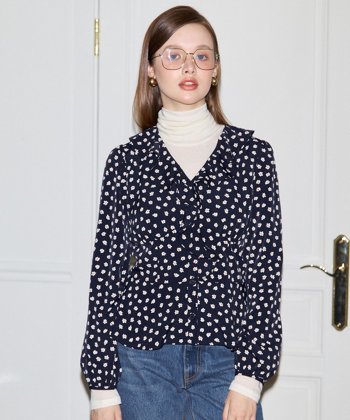 살롱 드 욘(SALON DE YOHN) Puff Shoulder Ruffle Blouse_Navy