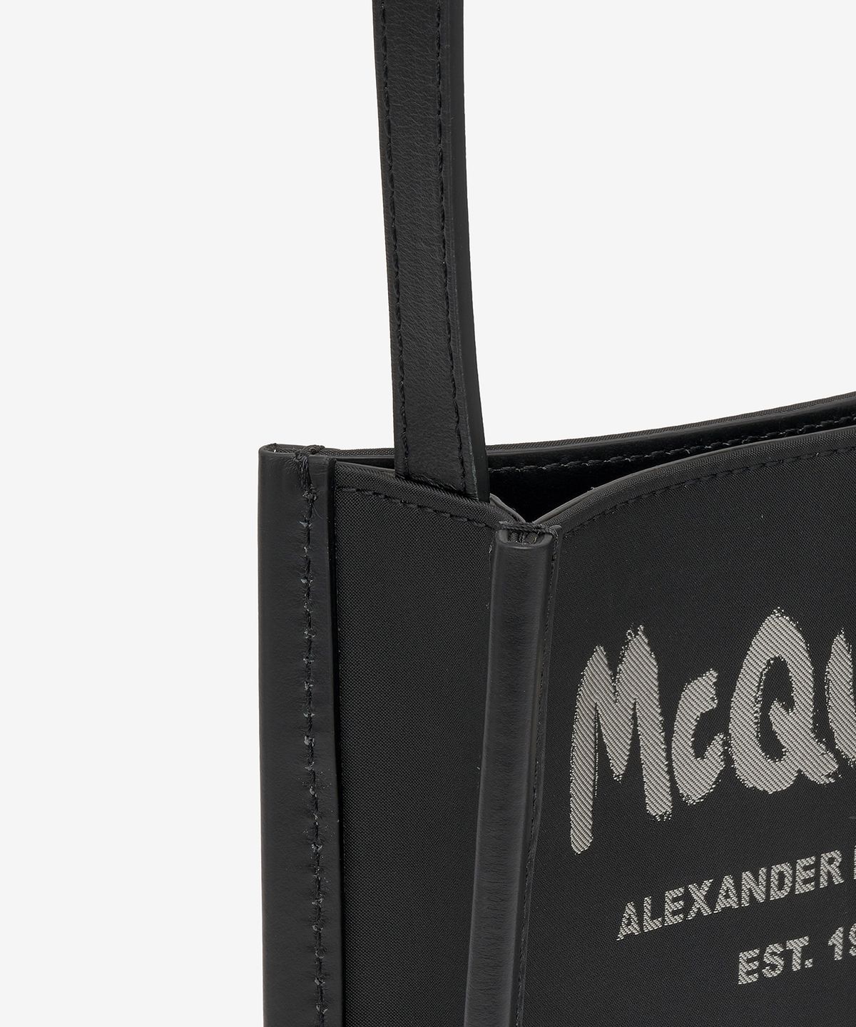 알렉산더 맥퀸(ALEXANDER McQUEEN) 미니 그래피티 엣지 크로스백 - 블랙 / 6685921AAEZ1073