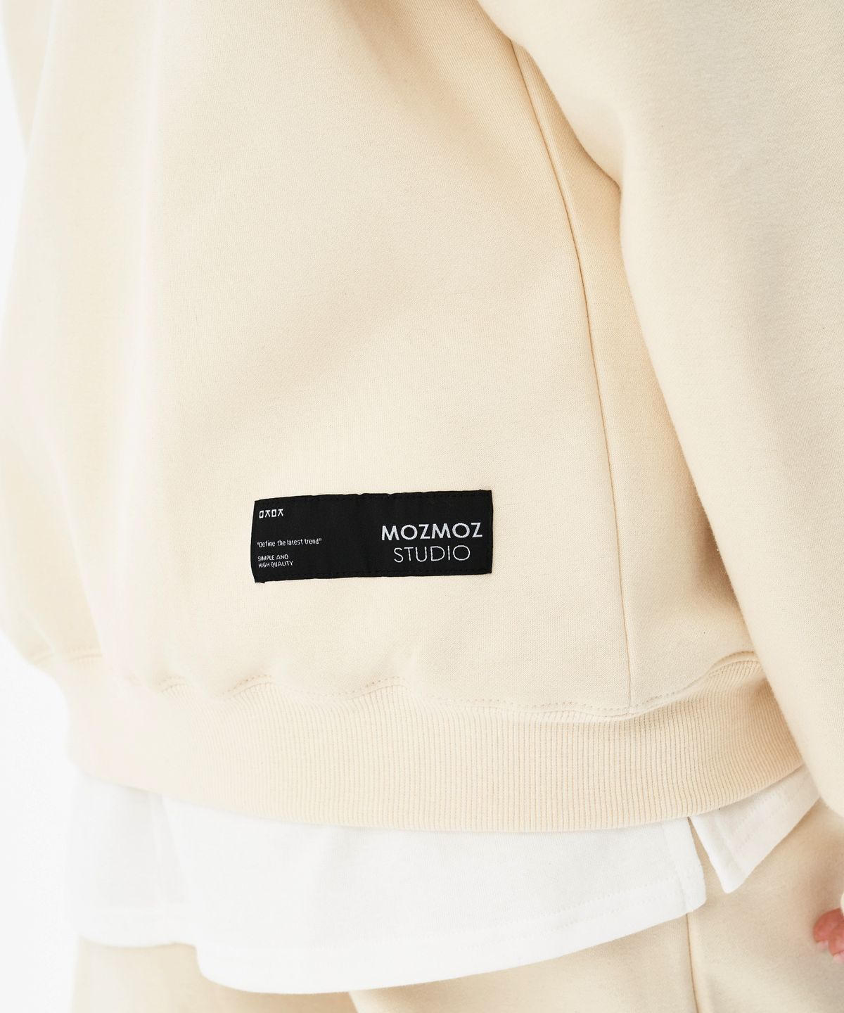 모즈모즈(MOZMOZ) 톤다운 레글런 오버핏 기모 후드 크림