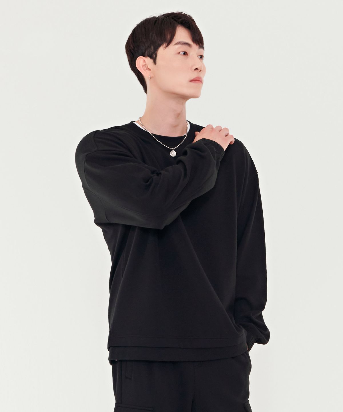 체이스컬트(CHASECULT) 남성 레이어드 스트링 맨투맨 티셔츠-BFRK5121C03