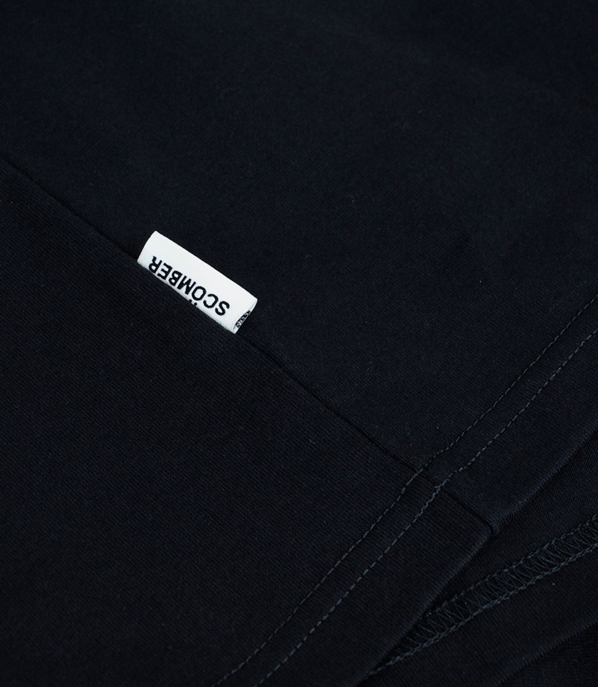 스컴버(SCOMBER) ARCH LOGO_Black
