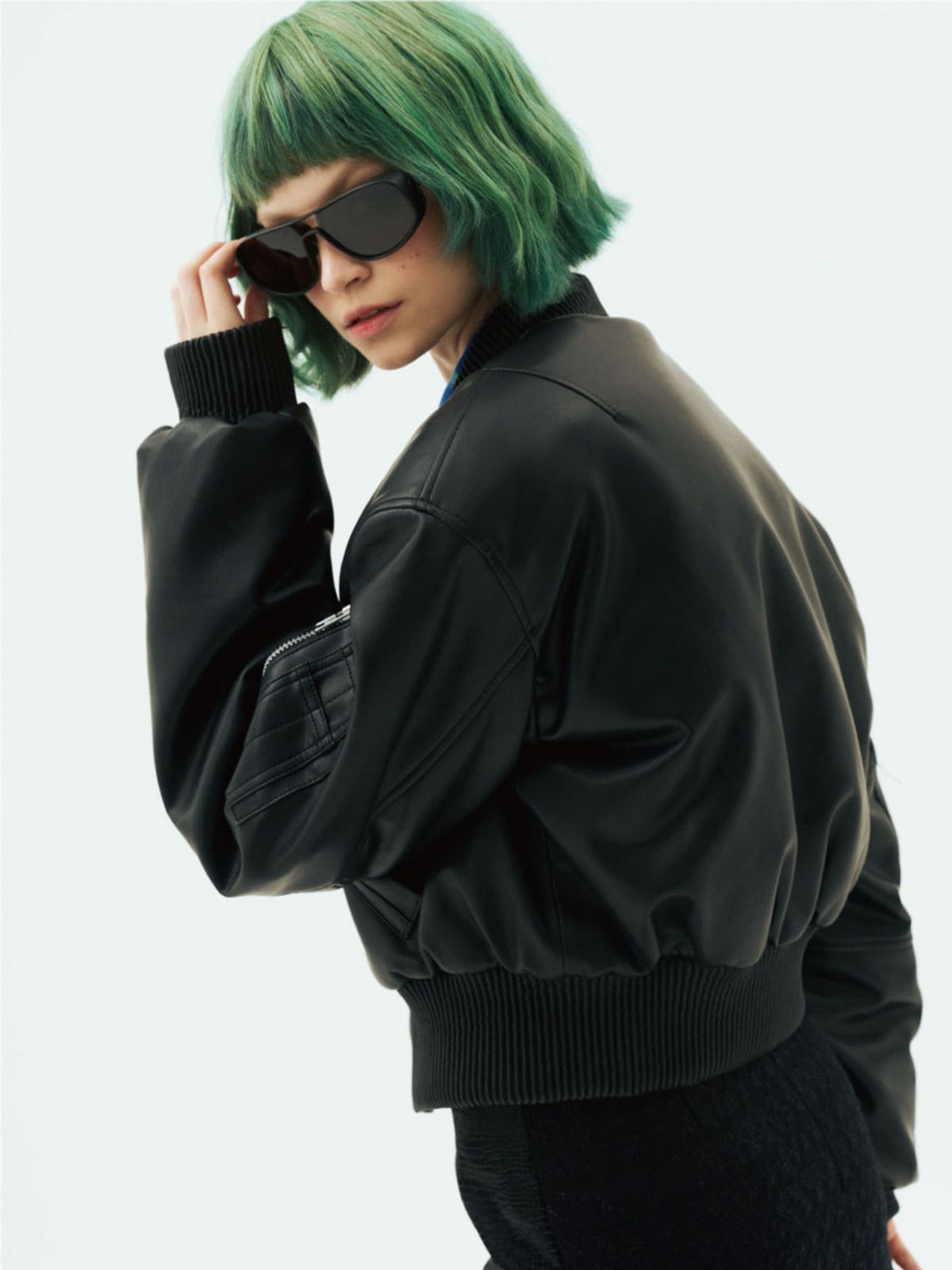 그리디어스(GREEDILOUS) Cropped Faux Leather Bomber Jacket
