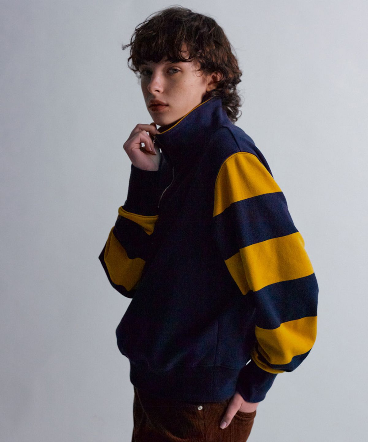 문선(MOONSUN) ESSENTIAL_UNISEX MSS Stripe Half Zip-up Sweatshirt [Mustard]